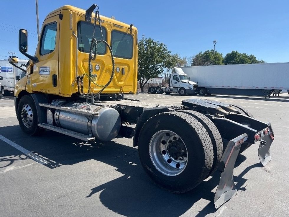 Day Cab Tractor-Heavy Duty Tractors-Freightliner-2020-T11642ST-Fresno-CA-426,345\n\t\tmiles-$ 30,250 - Image 5
