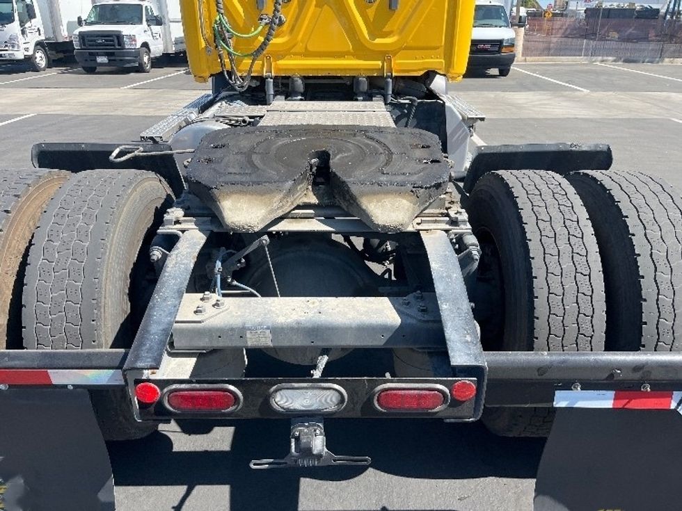 Day Cab Tractor-Heavy Duty Tractors-Freightliner-2020-T11642ST-Fresno-CA-426,345\n\t\tmiles-$ 30,250 - Image 6