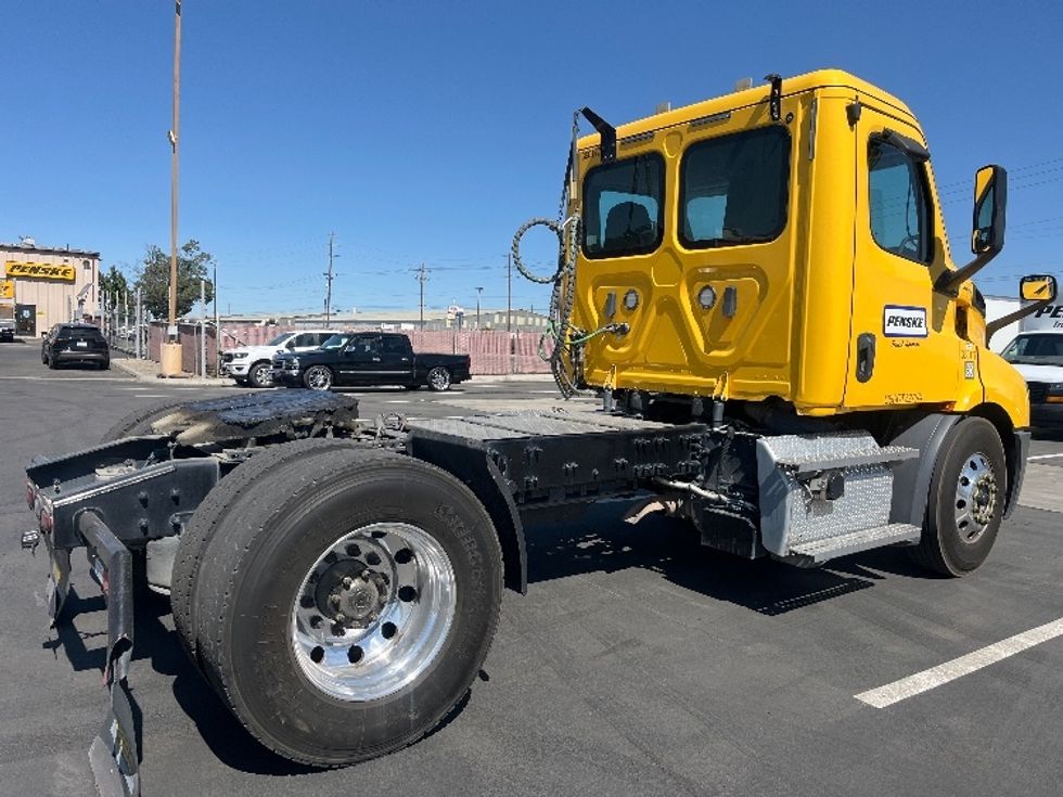 Day Cab Tractor-Heavy Duty Tractors-Freightliner-2020-T11642ST-Fresno-CA-426,345\n\t\tmiles-$ 30,250 - Image 7