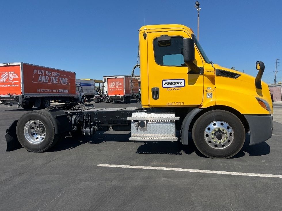 Day Cab Tractor-Heavy Duty Tractors-Freightliner-2020-T11642ST-Fresno-CA-426,345\n\t\tmiles-$ 30,250 - Image 8