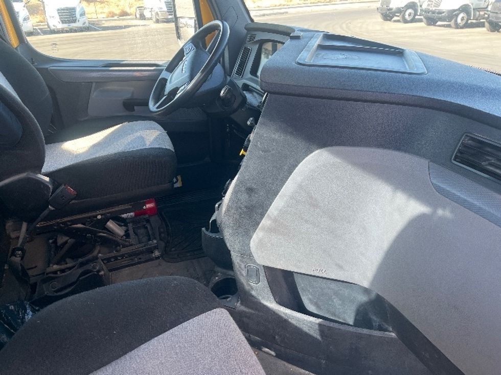 Day Cab Tractor-Heavy Duty Tractors-Freightliner-2020-T11642ST-Fresno-CA-438,502\n\t\tmiles-$ 32,500 - Image 14