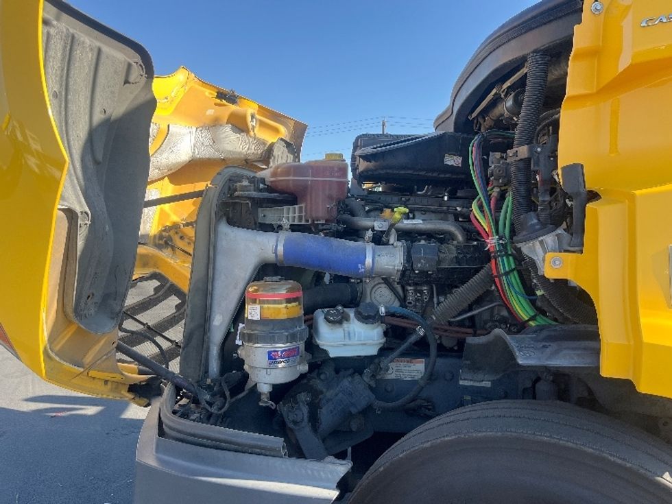 Day Cab Tractor-Heavy Duty Tractors-Freightliner-2020-T11642ST-Fresno-CA-438,502\n\t\tmiles-$ 32,500 - Image 16