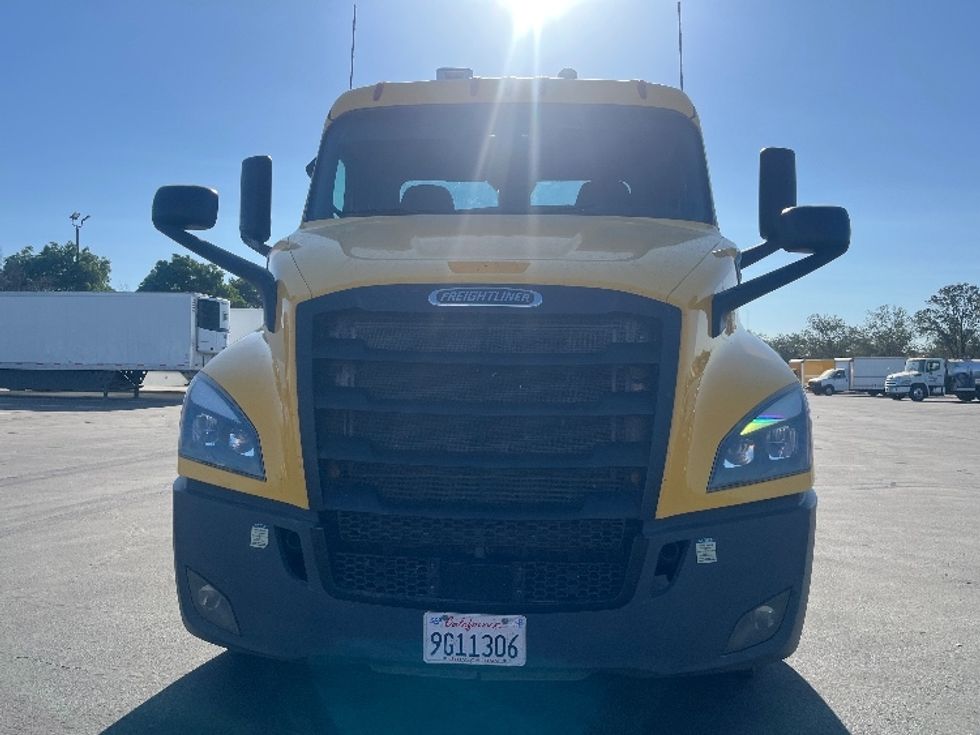 Day Cab Tractor-Heavy Duty Tractors-Freightliner-2020-T11642ST-Fresno-CA-438,502\n\t\tmiles-$ 32,500 - Image 2