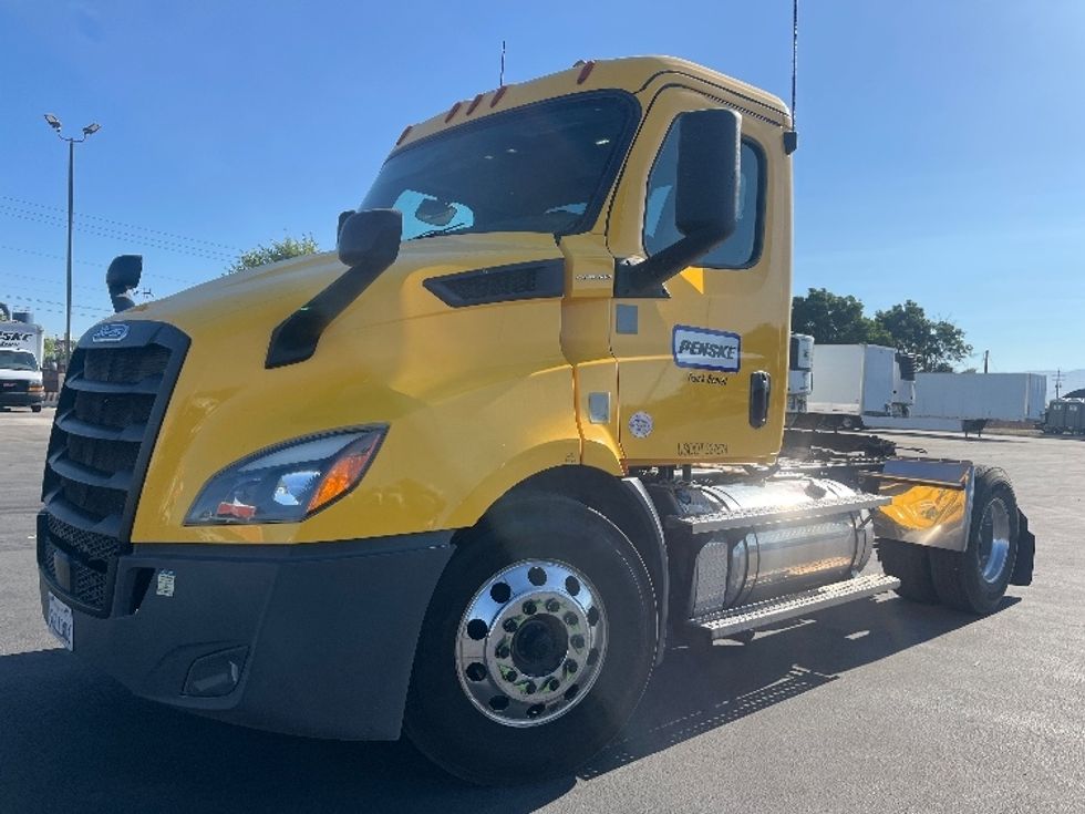 Day Cab Tractor-Heavy Duty Tractors-Freightliner-2020-T11642ST-Fresno-CA-438,502\n\t\tmiles-$ 32,500 - Image 3
