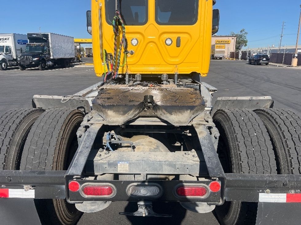 Day Cab Tractor-Heavy Duty Tractors-Freightliner-2020-T11642ST-Fresno-CA-438,502\n\t\tmiles-$ 32,500 - Image 6
