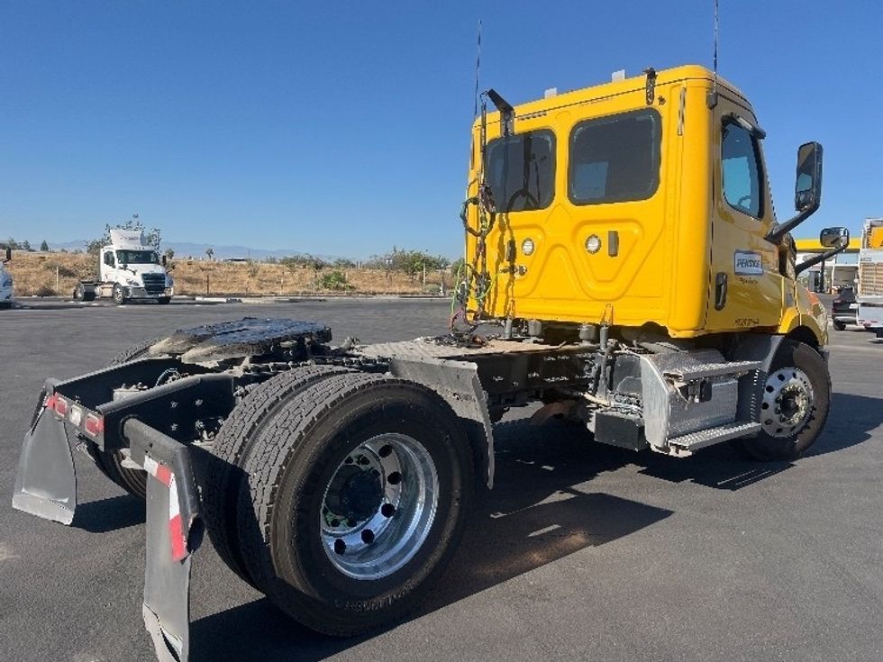 Day Cab Tractor-Heavy Duty Tractors-Freightliner-2020-T11642ST-Fresno-CA-438,502\n\t\tmiles-$ 32,500 - Image 7