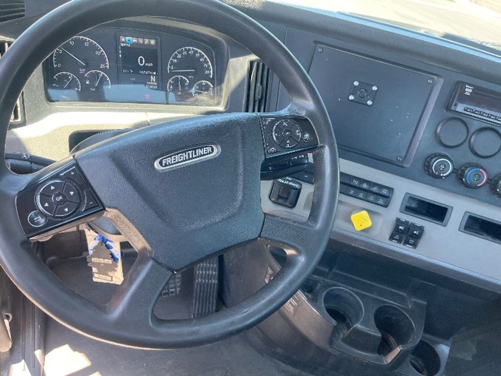Day Cab Tractor-Heavy Duty Tractors-Freightliner-2020-T11642ST-Fresno-CA-557,676\n\t\tmiles-$ 23,500 - Image 11