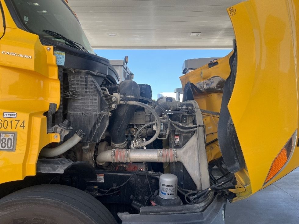 Day Cab Tractor-Heavy Duty Tractors-Freightliner-2020-T11642ST-Fresno-CA-557,676\n\t\tmiles-$ 23,500 - Image 15