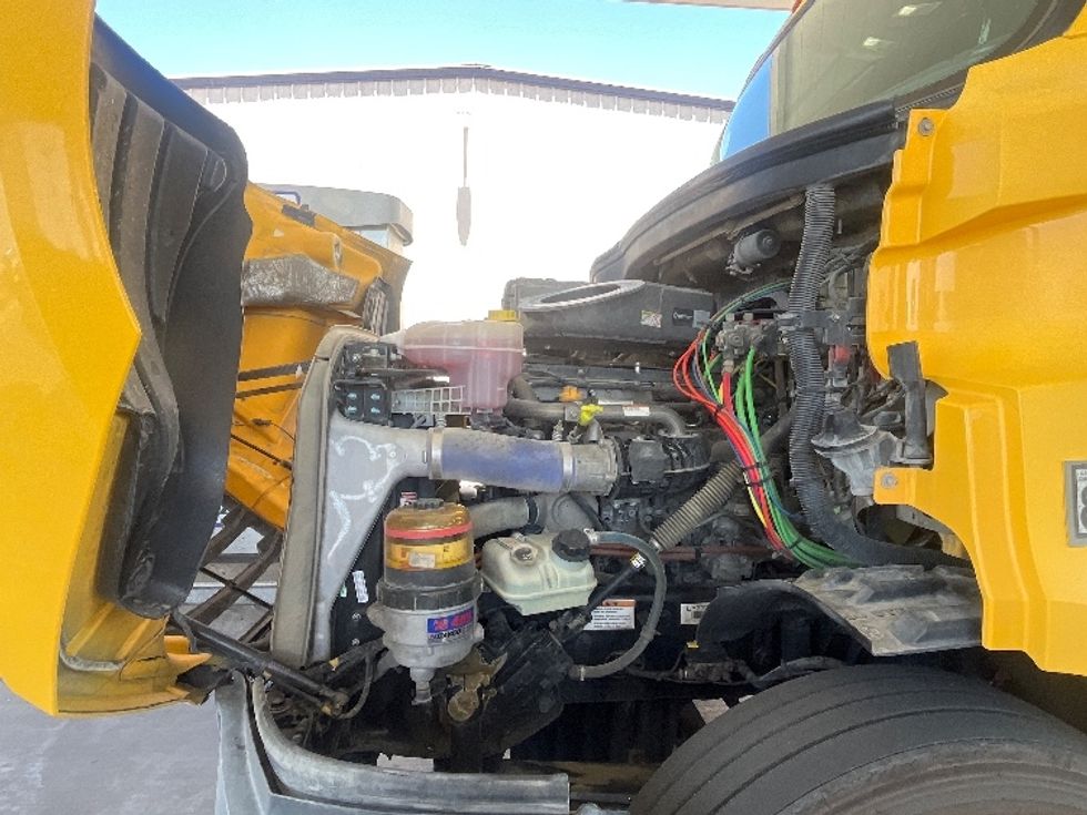 Day Cab Tractor-Heavy Duty Tractors-Freightliner-2020-T11642ST-Fresno-CA-557,676\n\t\tmiles-$ 23,500 - Image 16