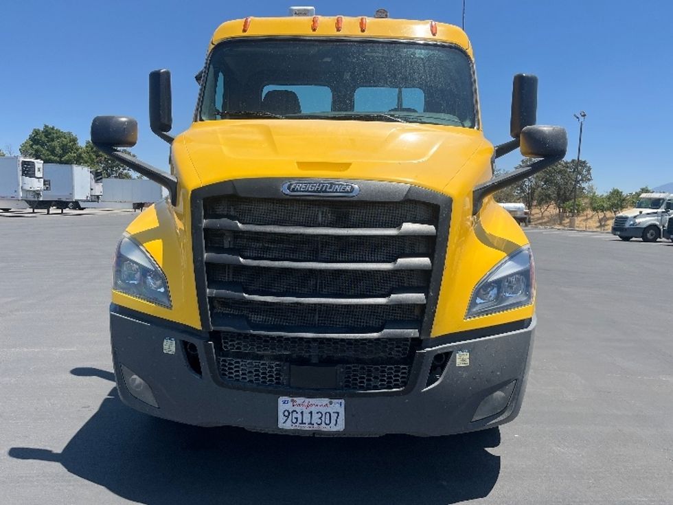 Day Cab Tractor-Heavy Duty Tractors-Freightliner-2020-T11642ST-Fresno-CA-557,676\n\t\tmiles-$ 23,500 - Image 2