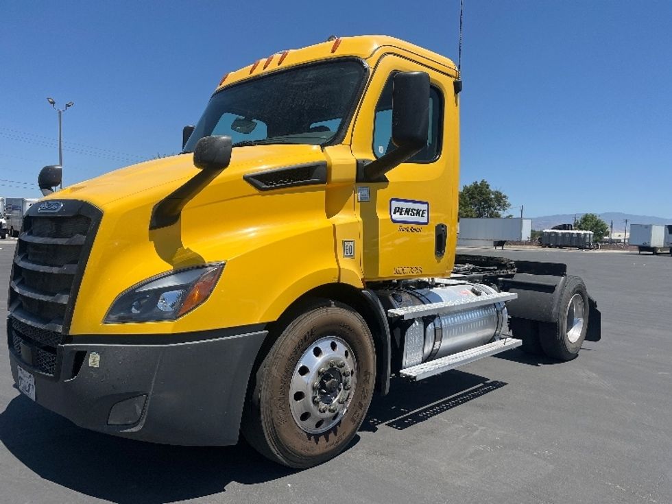 Day Cab Tractor-Heavy Duty Tractors-Freightliner-2020-T11642ST-Fresno-CA-557,676\n\t\tmiles-$ 23,500 - Image 3