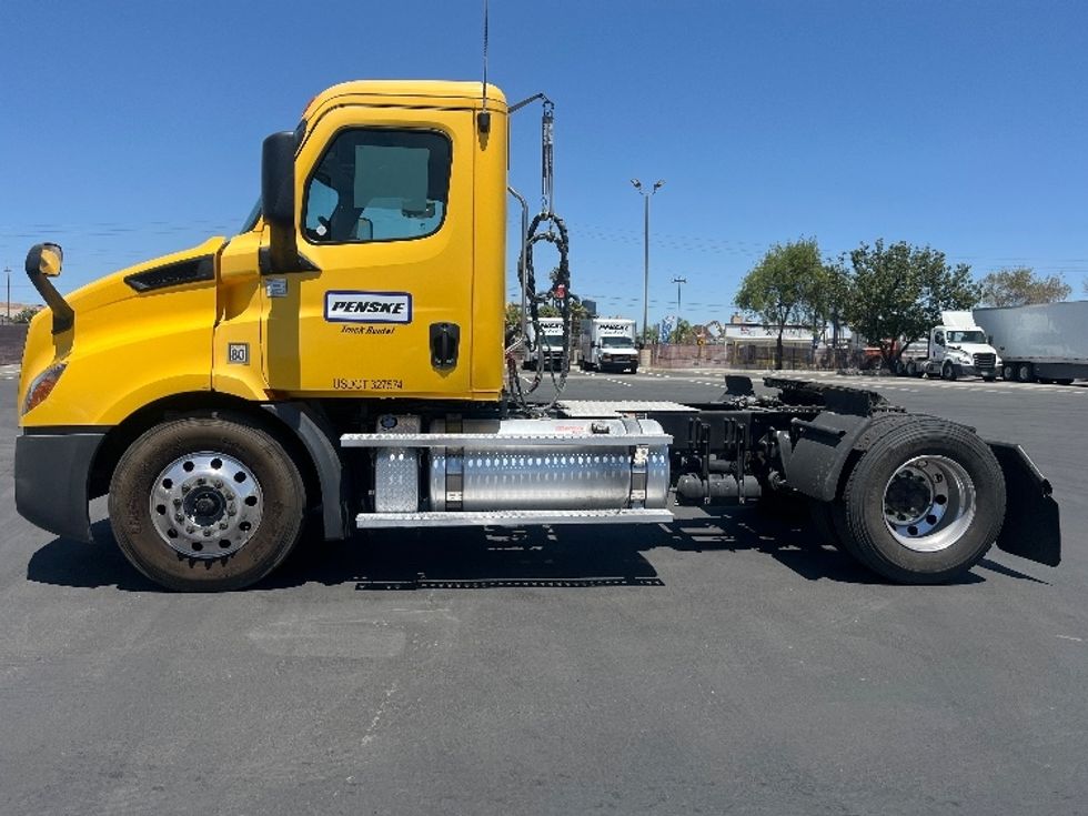Day Cab Tractor-Heavy Duty Tractors-Freightliner-2020-T11642ST-Fresno-CA-557,676\n\t\tmiles-$ 23,500 - Image 4