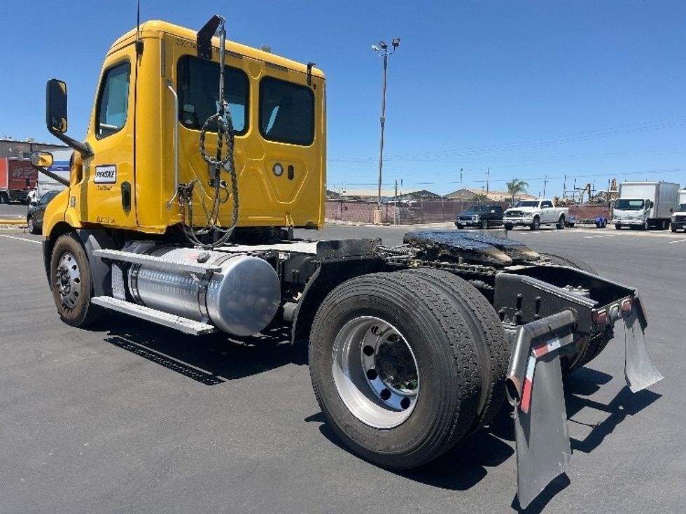 Day Cab Tractor-Heavy Duty Tractors-Freightliner-2020-T11642ST-Fresno-CA-557,676\n\t\tmiles-$ 23,500 - Image 5