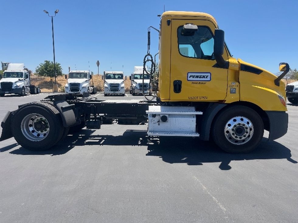 Day Cab Tractor-Heavy Duty Tractors-Freightliner-2020-T11642ST-Fresno-CA-557,676\n\t\tmiles-$ 23,500 - Image 8