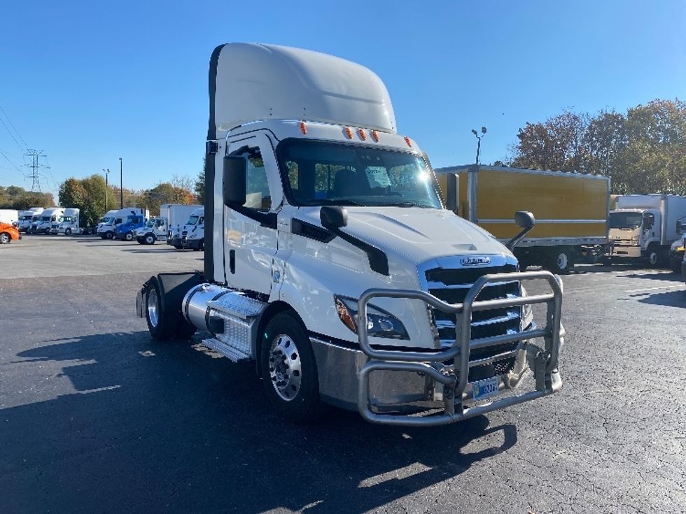 Day Cab Tractor-Heavy Duty Tractors-Freightliner-2020-T11642ST-Greensboro-NC-512,574\n\t\tmiles-$ 32,000 - Image 1