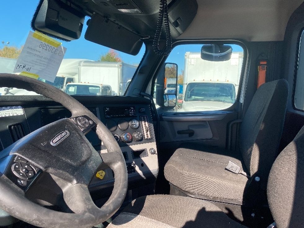 Day Cab Tractor-Heavy Duty Tractors-Freightliner-2020-T11642ST-Greensboro-NC-512,574\n\t\tmiles-$ 32,000 - Image 10