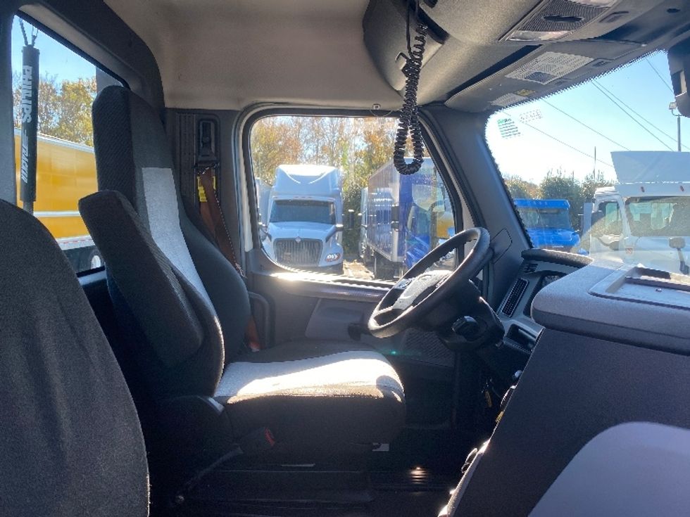 Day Cab Tractor-Heavy Duty Tractors-Freightliner-2020-T11642ST-Greensboro-NC-512,574\n\t\tmiles-$ 32,000 - Image 14