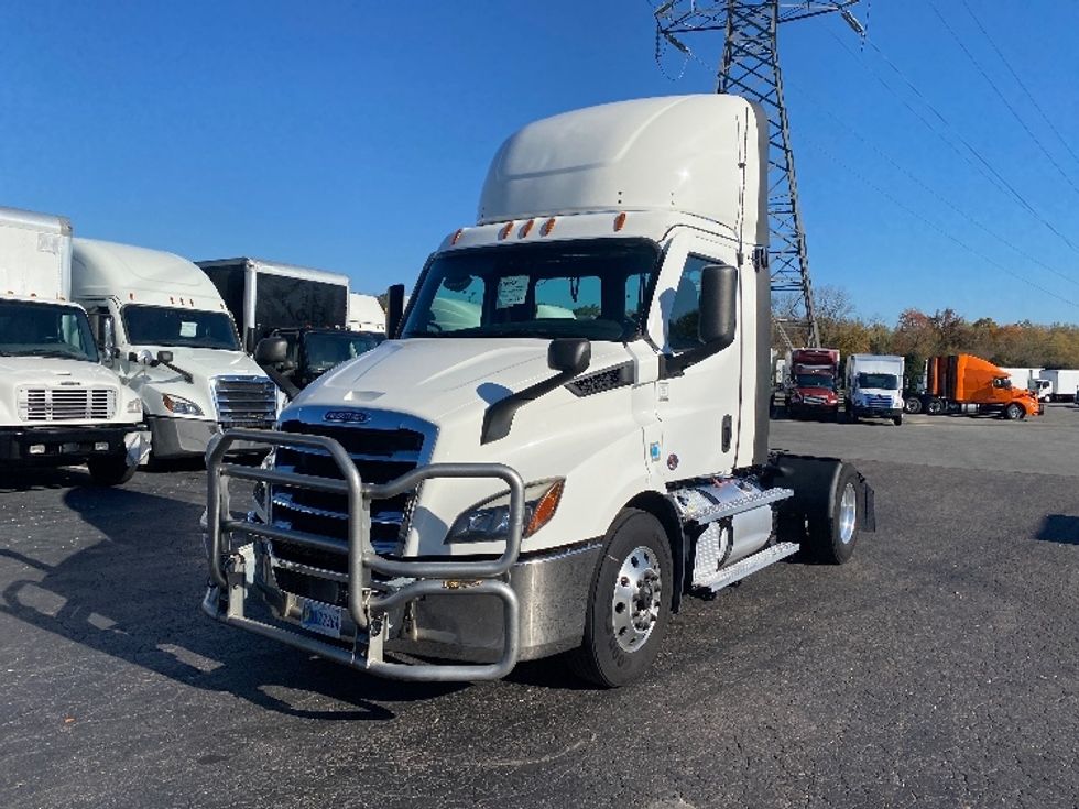 Day Cab Tractor-Heavy Duty Tractors-Freightliner-2020-T11642ST-Greensboro-NC-512,574\n\t\tmiles-$ 32,000 - Image 3
