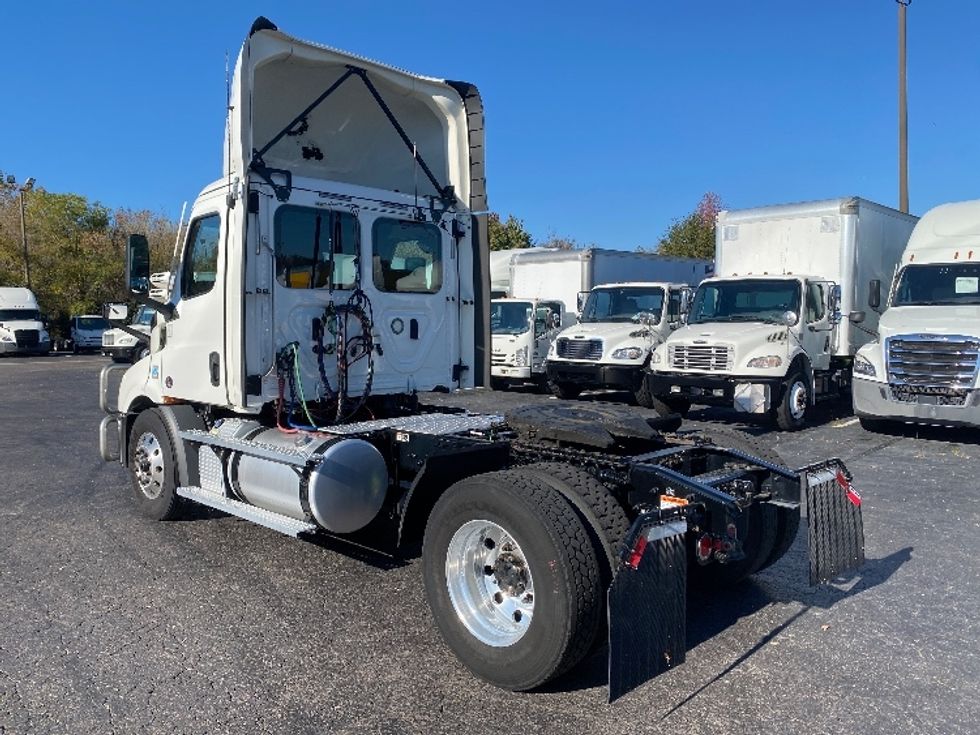 Day Cab Tractor-Heavy Duty Tractors-Freightliner-2020-T11642ST-Greensboro-NC-512,574\n\t\tmiles-$ 32,000 - Image 5