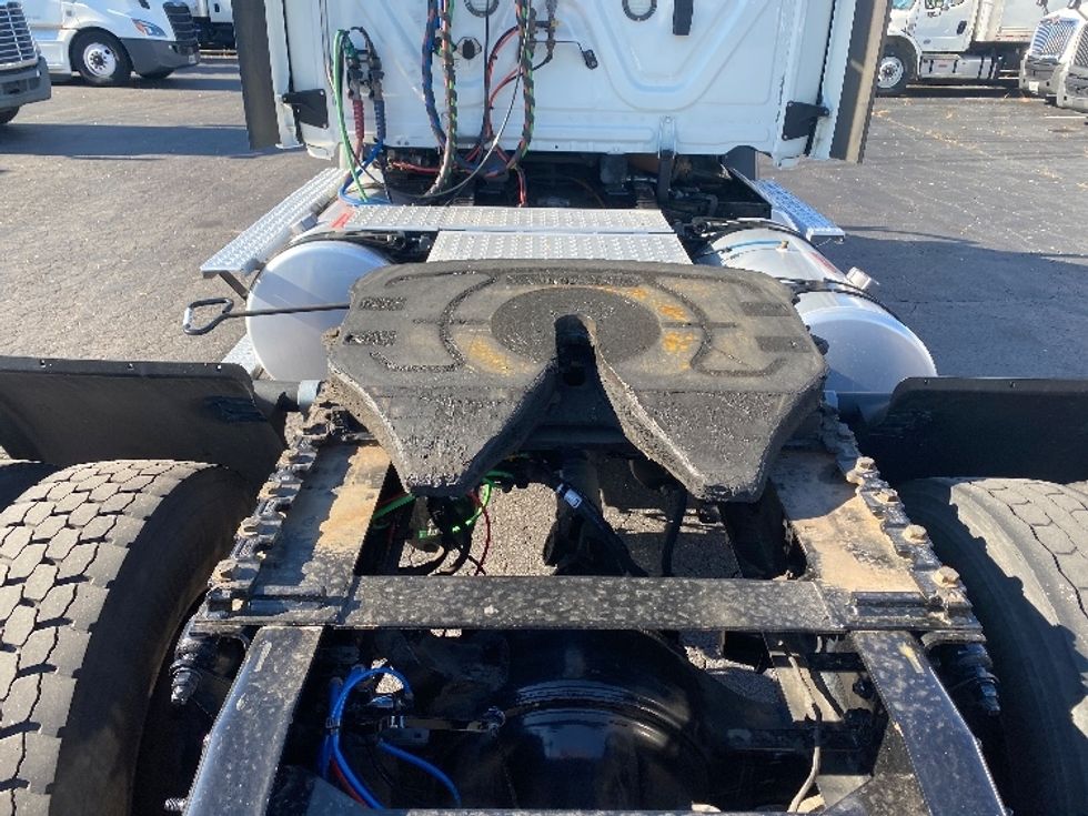 Day Cab Tractor-Heavy Duty Tractors-Freightliner-2020-T11642ST-Greensboro-NC-512,574\n\t\tmiles-$ 32,000 - Image 6