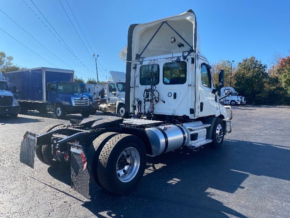 Day Cab Tractor-Heavy Duty Tractors-Freightliner-2020-T11642ST-Greensboro-NC-512,574\n\t\tmiles-$ 32,000 - Image 7