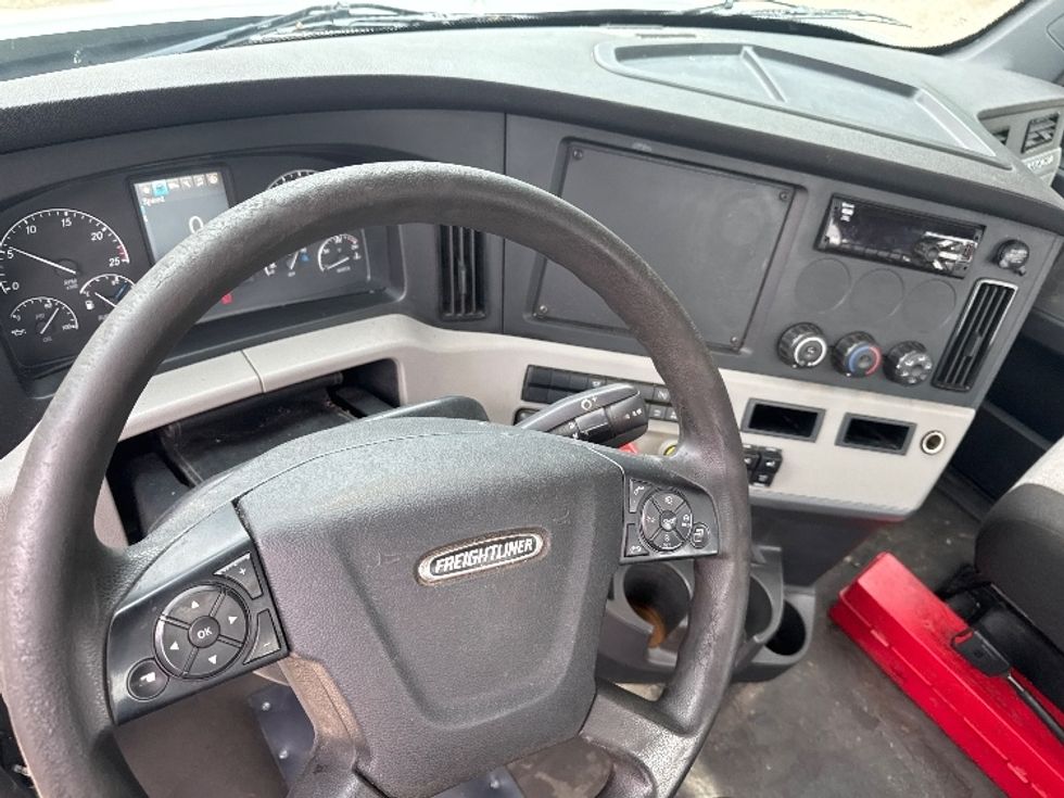 Day Cab Tractor-Heavy Duty Tractors-Freightliner-2020-T11642ST-Huntington-WV-574,650\n\t\tmiles-$ 24,750 - Image 11