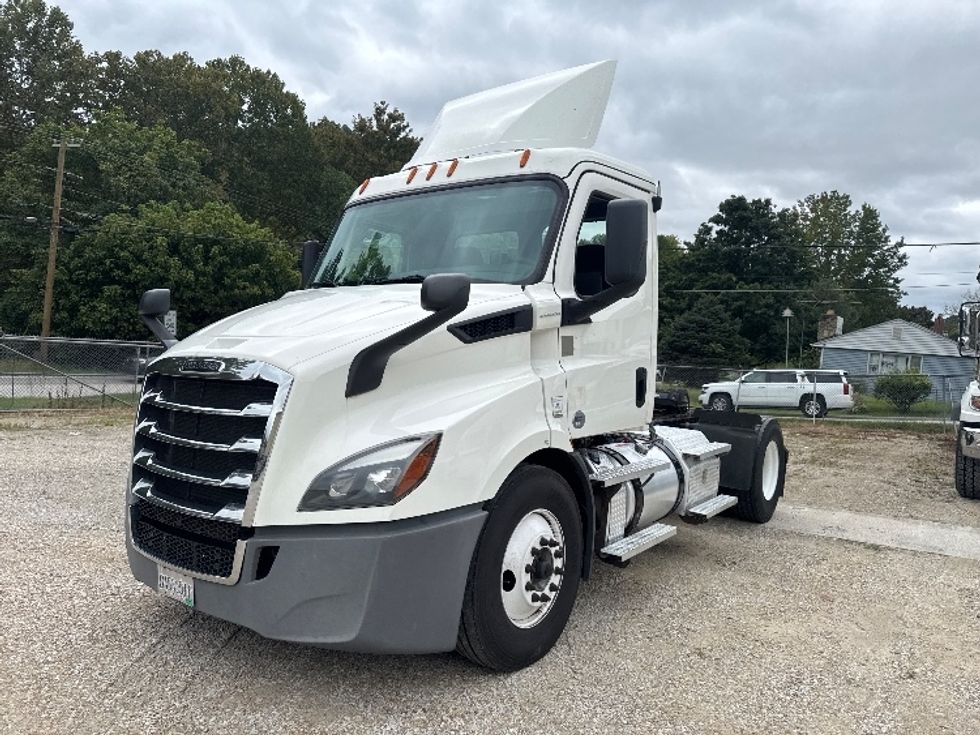 Day Cab Tractor-Heavy Duty Tractors-Freightliner-2020-T11642ST-Huntington-WV-574,650\n\t\tmiles-$ 24,750 - Image 3