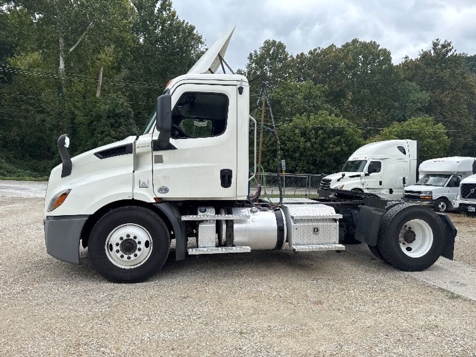 Day Cab Tractor-Heavy Duty Tractors-Freightliner-2020-T11642ST-Huntington-WV-574,650\n\t\tmiles-$ 24,750 - Image 4