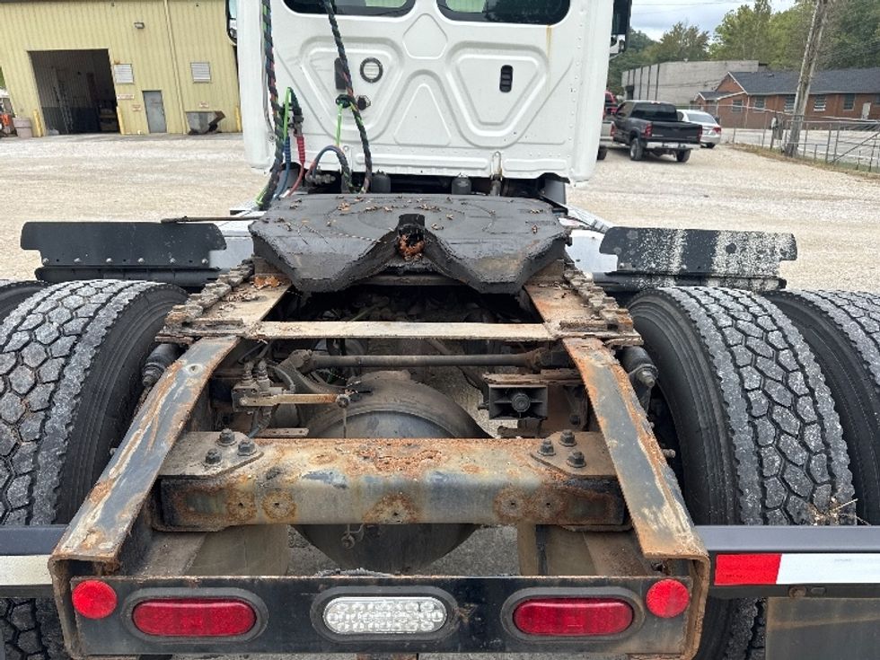 Day Cab Tractor-Heavy Duty Tractors-Freightliner-2020-T11642ST-Huntington-WV-574,650\n\t\tmiles-$ 24,750 - Image 6