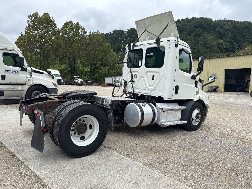 Day Cab Tractor-Heavy Duty Tractors-Freightliner-2020-T11642ST-Huntington-WV-574,650\n\t\tmiles-$ 24,750 - Image 7