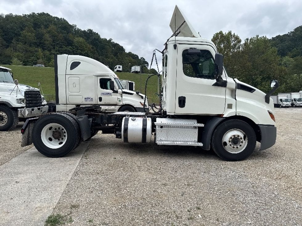 Day Cab Tractor-Heavy Duty Tractors-Freightliner-2020-T11642ST-Huntington-WV-574,650\n\t\tmiles-$ 24,750 - Image 8