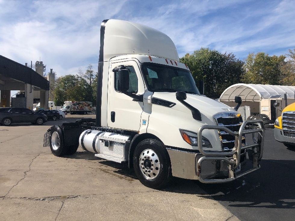 Day Cab Tractor-Heavy Duty Tractors-Freightliner-2020-T11642ST-Indianapolis-IN-338,124\n\t\tmiles-$ 38,000 - Image 1