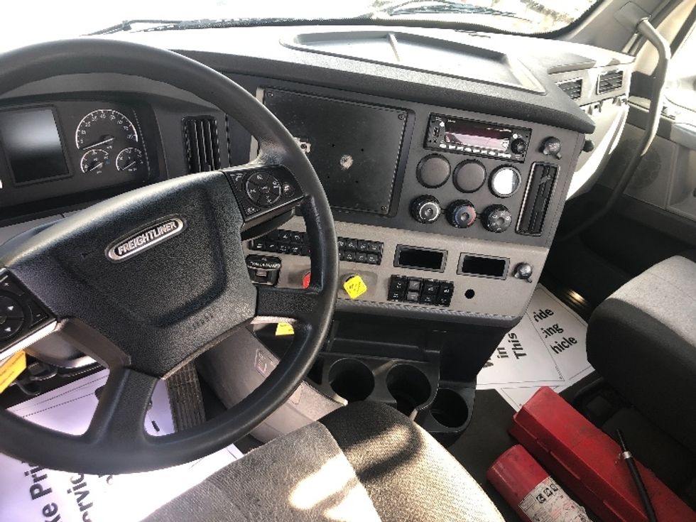 Day Cab Tractor-Heavy Duty Tractors-Freightliner-2020-T11642ST-Indianapolis-IN-338,124\n\t\tmiles-$ 38,000 - Image 10