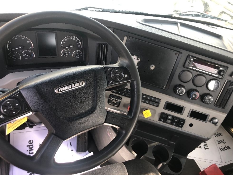 Day Cab Tractor-Heavy Duty Tractors-Freightliner-2020-T11642ST-Indianapolis-IN-338,124\n\t\tmiles-$ 38,000 - Image 11
