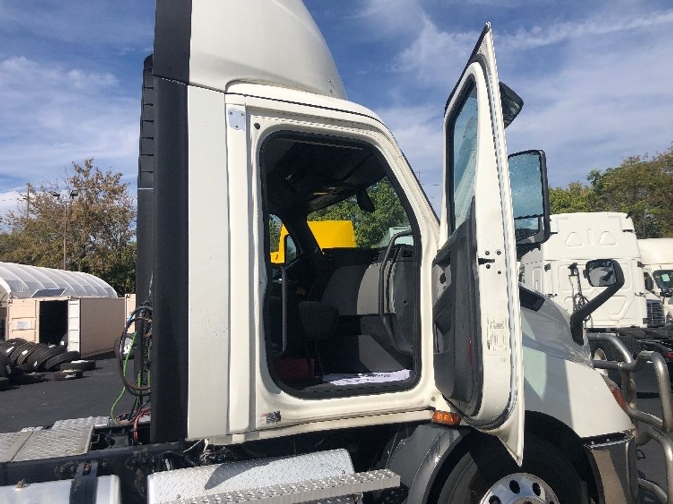 Day Cab Tractor-Heavy Duty Tractors-Freightliner-2020-T11642ST-Indianapolis-IN-338,124\n\t\tmiles-$ 38,000 - Image 12