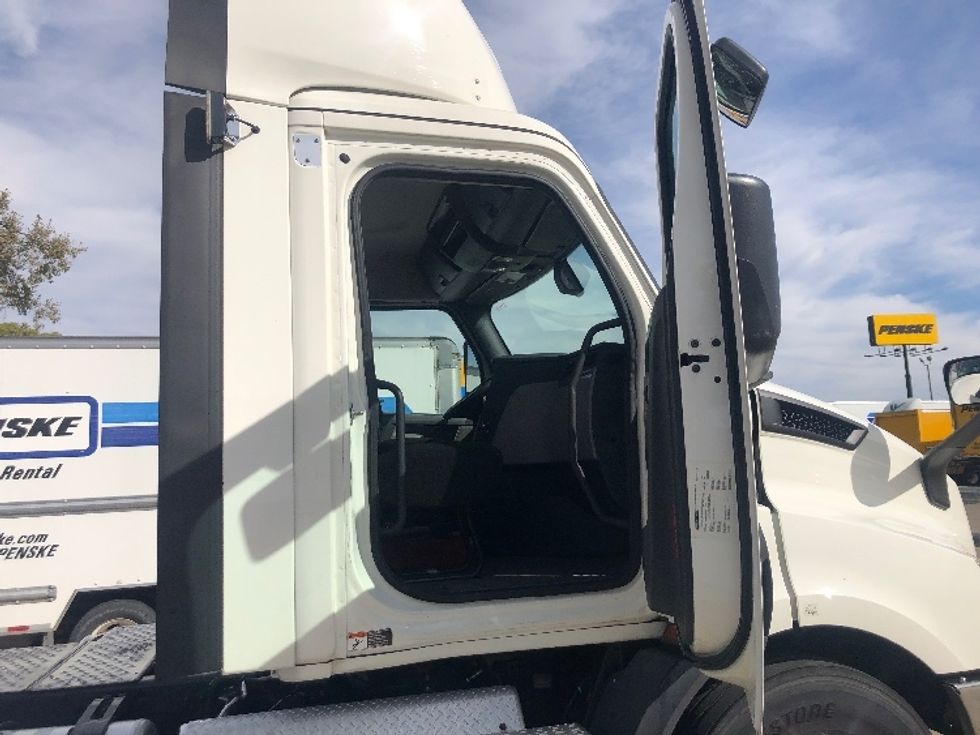 Day Cab Tractor-Heavy Duty Tractors-Freightliner-2020-T11642ST-Indianapolis-IN-468,500\n\t\tmiles-$ 31,000 - Image 12