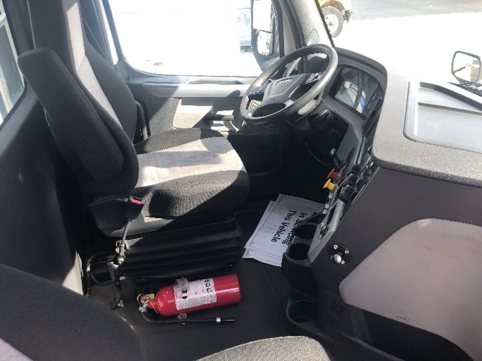 Day Cab Tractor-Heavy Duty Tractors-Freightliner-2020-T11642ST-Indianapolis-IN-468,500\n\t\tmiles-$ 31,000 - Image 14