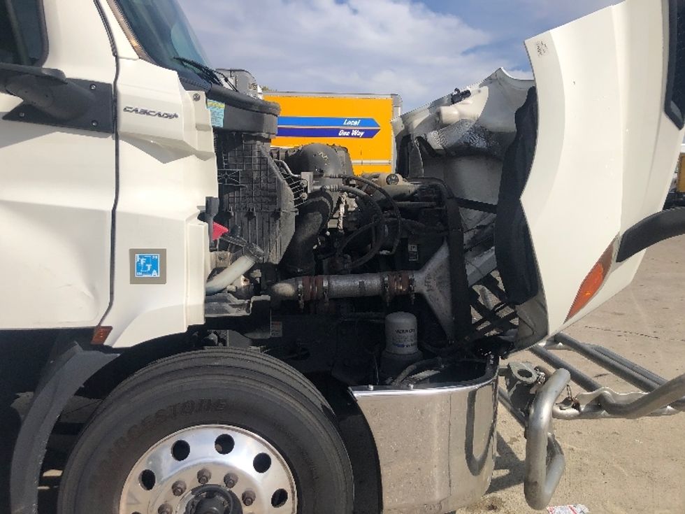 Day Cab Tractor-Heavy Duty Tractors-Freightliner-2020-T11642ST-Indianapolis-IN-468,500\n\t\tmiles-$ 31,000 - Image 15