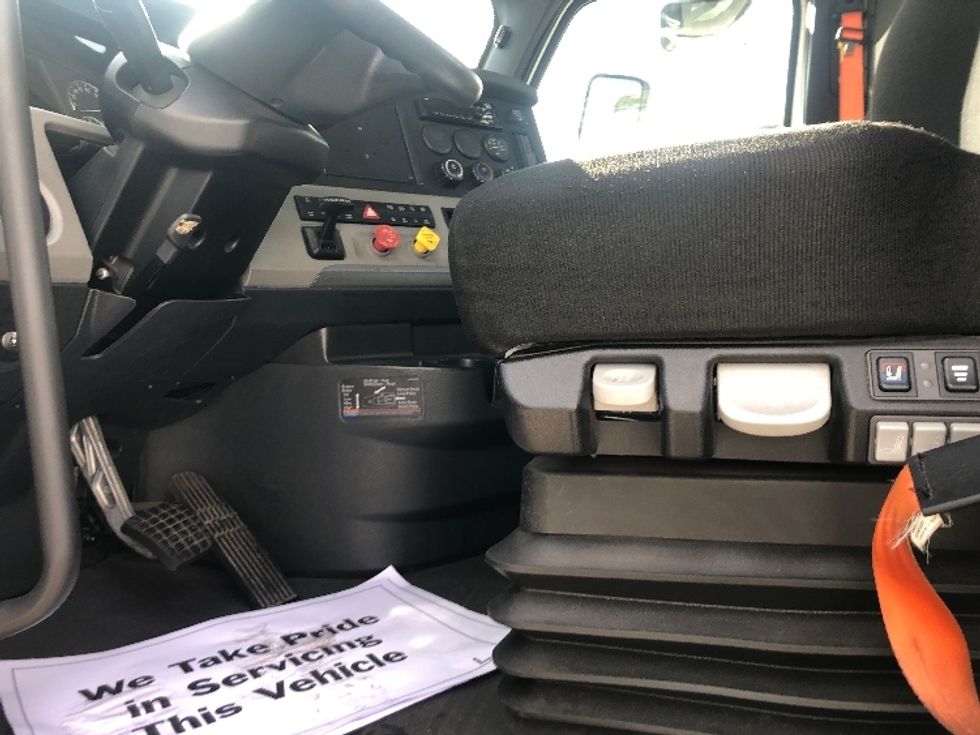 Day Cab Tractor-Heavy Duty Tractors-Freightliner-2020-T11642ST-Indianapolis-IN-468,500\n\t\tmiles-$ 31,000 - Image 17