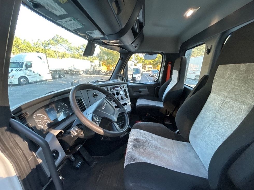 Day Cab Tractor-Heavy Duty Tractors-Freightliner-2020-T11642ST-Jacksonville-FL-584,231\n\t\tmiles-$ 26,250 - Image 10