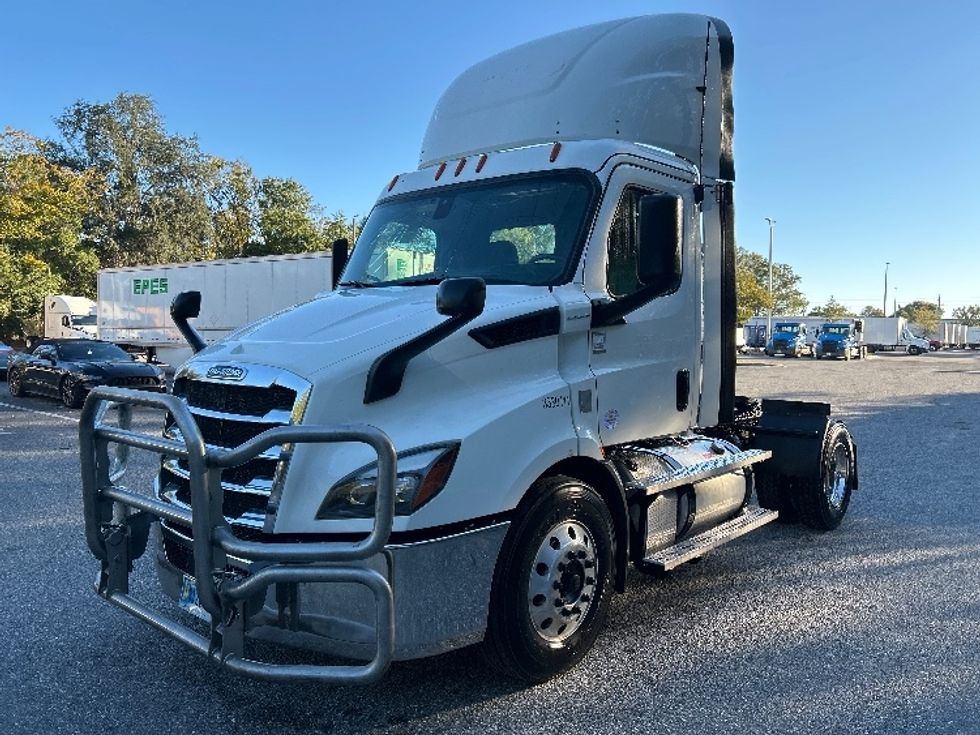 Day Cab Tractor-Heavy Duty Tractors-Freightliner-2020-T11642ST-Jacksonville-FL-584,231\n\t\tmiles-$ 26,250 - Image 3