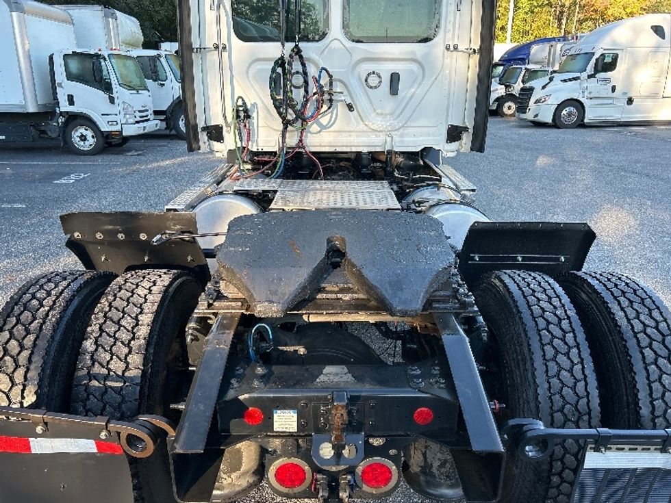 Day Cab Tractor-Heavy Duty Tractors-Freightliner-2020-T11642ST-Jacksonville-FL-584,231\n\t\tmiles-$ 26,250 - Image 6