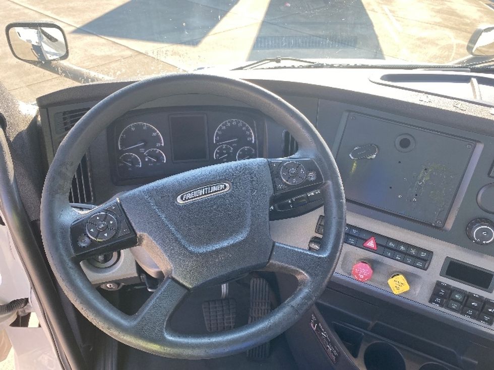 Day Cab Tractor-Heavy Duty Tractors-Freightliner-2020-T11642ST-Knoxville-TN-628,108\n\t\tmiles-$ 24,000 - Image 11