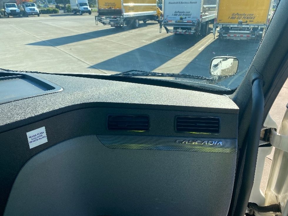 Day Cab Tractor-Heavy Duty Tractors-Freightliner-2020-T11642ST-Knoxville-TN-628,108\n\t\tmiles-$ 24,000 - Image 13