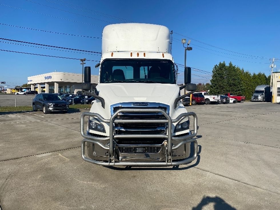 Day Cab Tractor-Heavy Duty Tractors-Freightliner-2020-T11642ST-Knoxville-TN-628,108\n\t\tmiles-$ 24,000 - Image 2