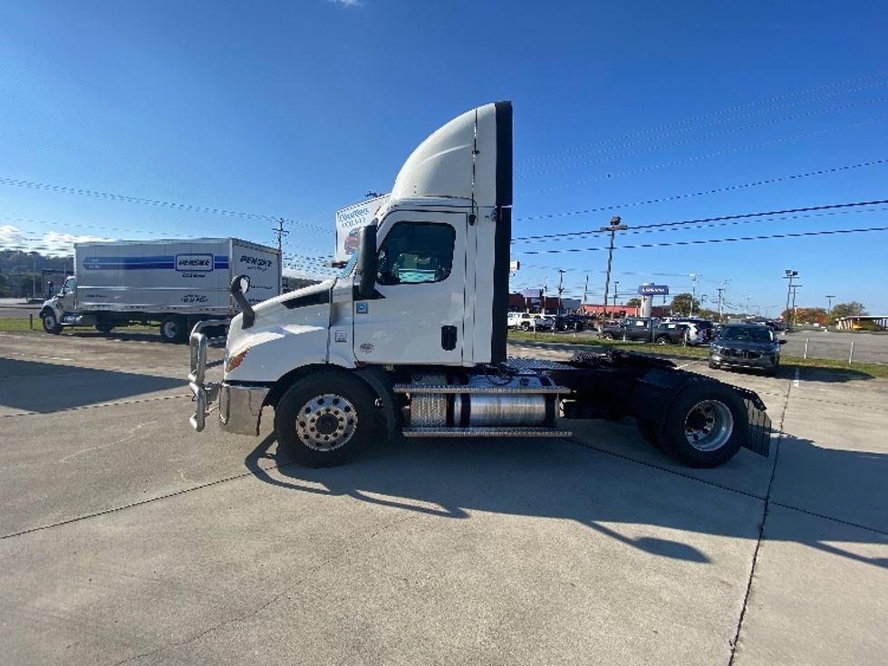 Day Cab Tractor-Heavy Duty Tractors-Freightliner-2020-T11642ST-Knoxville-TN-628,108\n\t\tmiles-$ 24,000 - Image 4