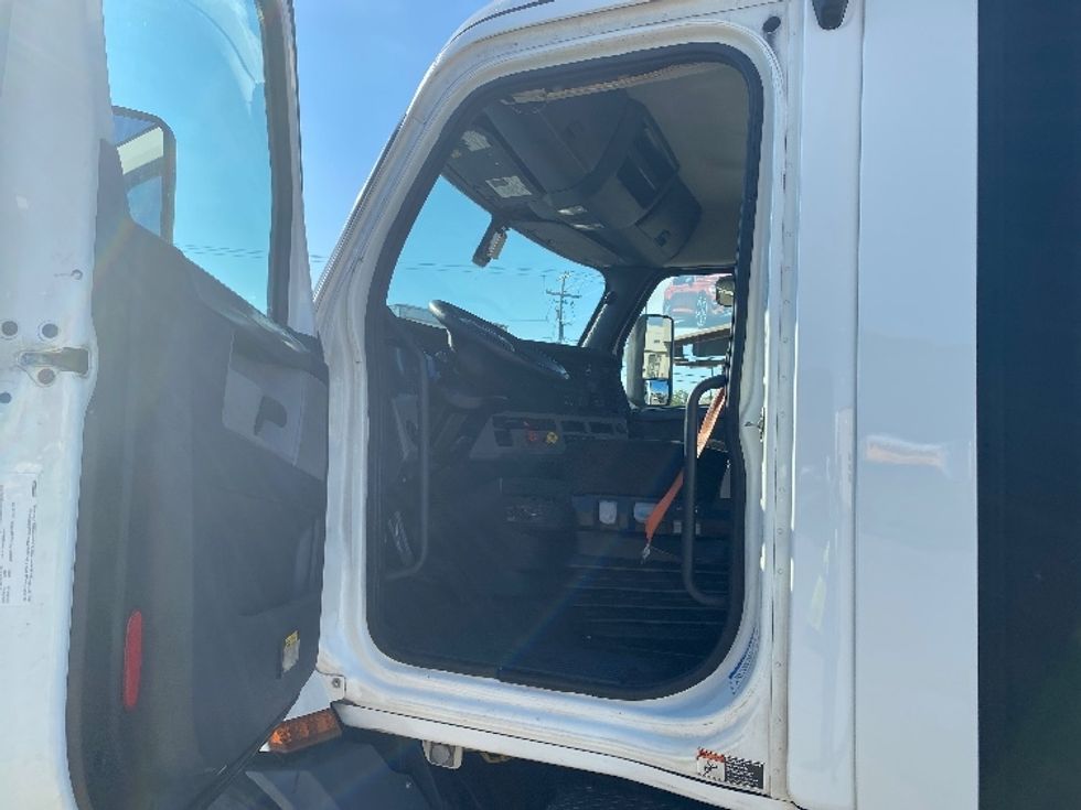 Day Cab Tractor-Heavy Duty Tractors-Freightliner-2020-T11642ST-Knoxville-TN-628,108\n\t\tmiles-$ 24,000 - Image 9