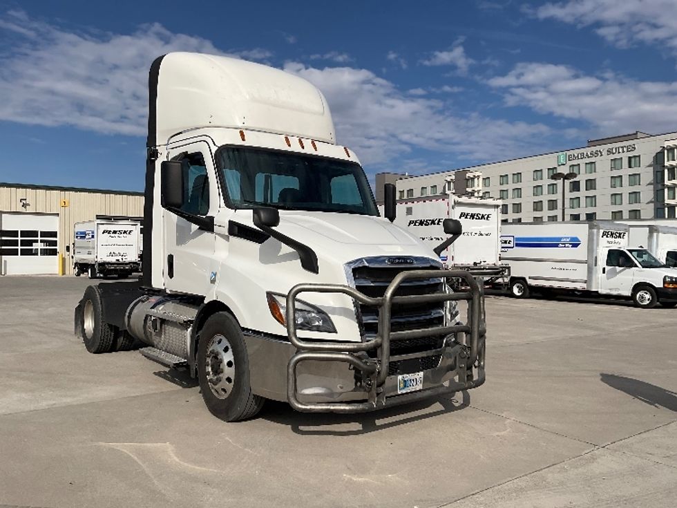 Day Cab Tractor-Heavy Duty Tractors-Freightliner-2020-T11642ST-Knoxville-TN-778,681\n\t\tmiles-$ 20,750 - Image 1