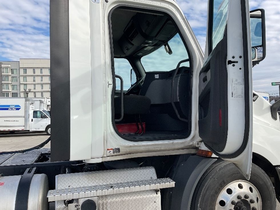 Day Cab Tractor-Heavy Duty Tractors-Freightliner-2020-T11642ST-Knoxville-TN-778,681\n\t\tmiles-$ 20,750 - Image 12