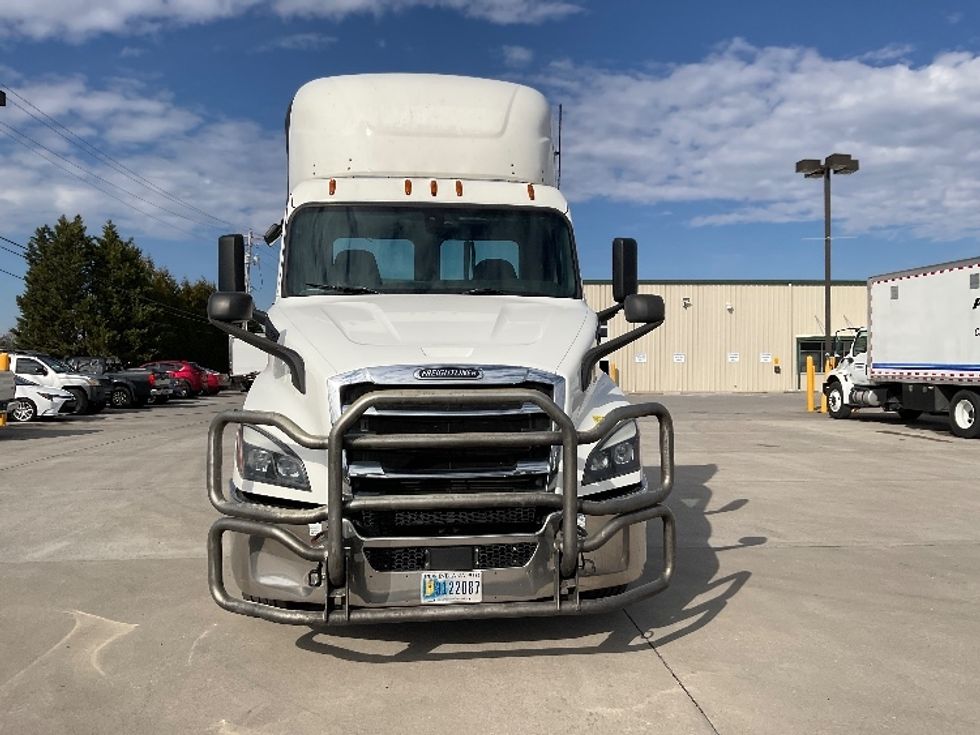 Day Cab Tractor-Heavy Duty Tractors-Freightliner-2020-T11642ST-Knoxville-TN-778,681\n\t\tmiles-$ 20,750 - Image 2